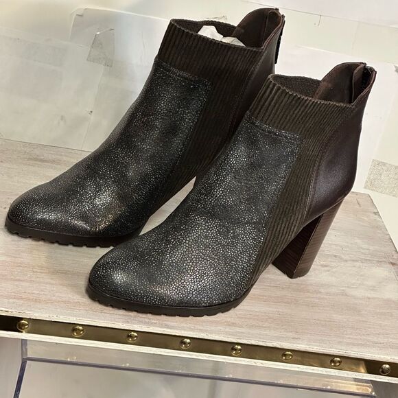 Donald J. Pliner Black Ankle Boots Sleek Minimalist Design new size 10 - Picture 3 of 7